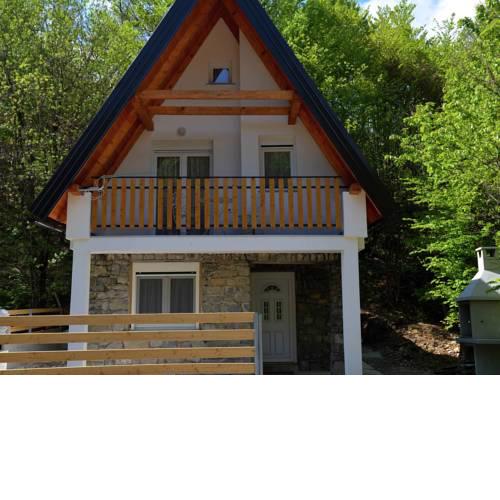Charming Chalet near stikada with Garden