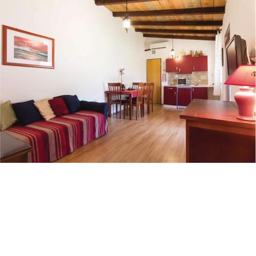 Holiday home Liznjan Montiron