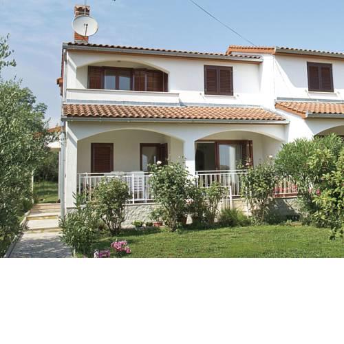 Pleasant Holiday Home in Porec with Balcony
