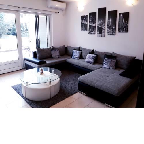 Holiday home Mia