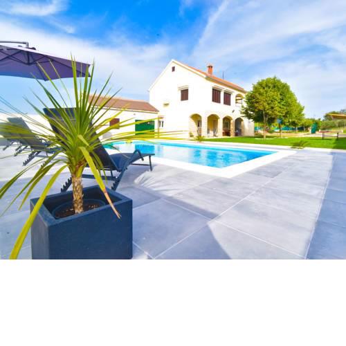 Holiday Home Rising sun