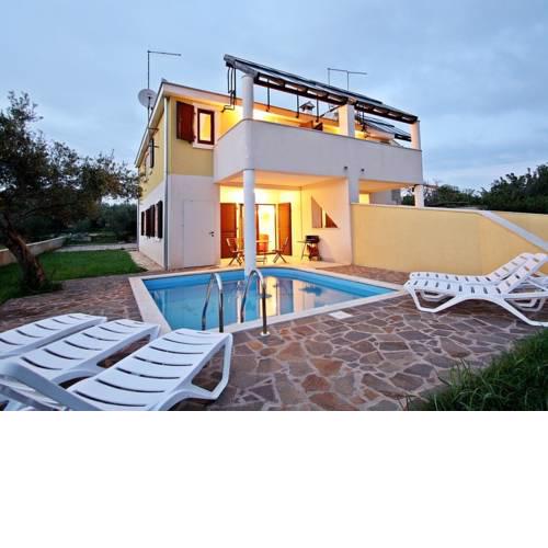 Holiday Home Rosie 1