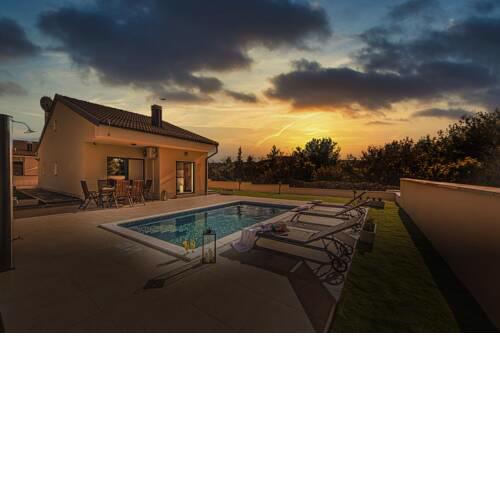 Holiday home Shaulatwins I