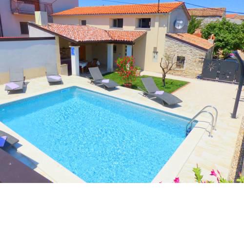 Cozy Holiday Home in Valtura with Swimming Pool