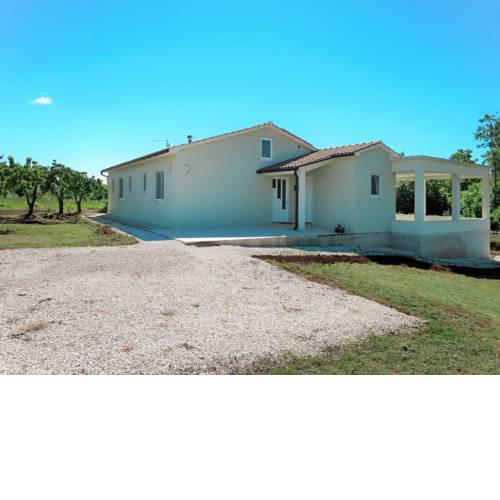 Holiday Home Sutivanac Villa Roko (ROJ423)