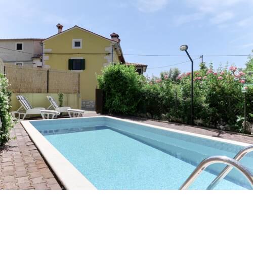 Holiday Home Tina (LBN384)