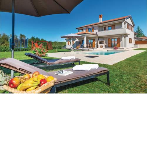 Holiday home Trosti 11