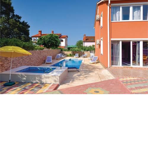 Holiday home Valbandon Lavanda