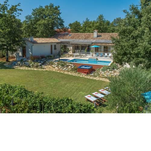 Holiday Home Villa Lipica