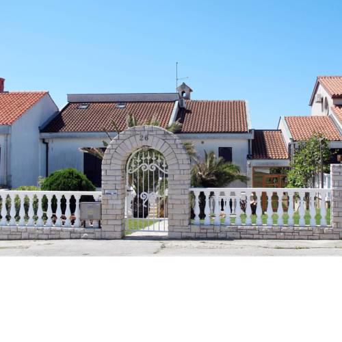 Holiday Home Villa Ursa (PUL320)