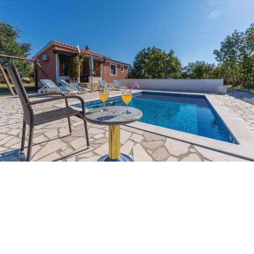 Holiday home Vlastelica Split-Turjaci, outdoor pool