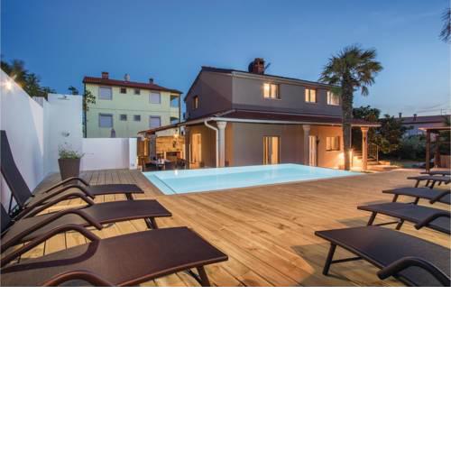 Holiday Home with pool in Medulin
