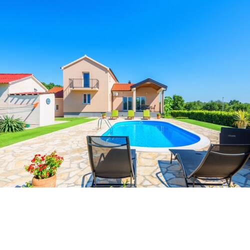 Holiday home with pool Josipa