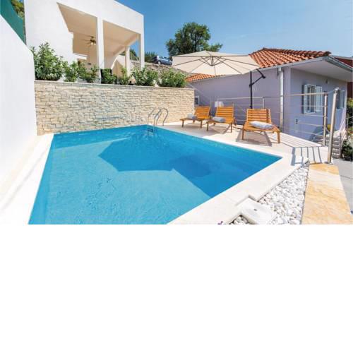 Holiday home Zrnovnica 89 with Outdoor Swimmingpool