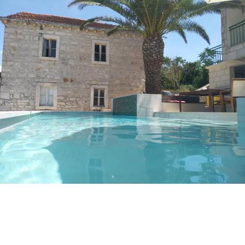 Holiday House with a pool