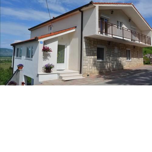 Holiday House Beauty of Imota