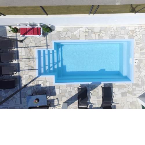 Holiday House Domino