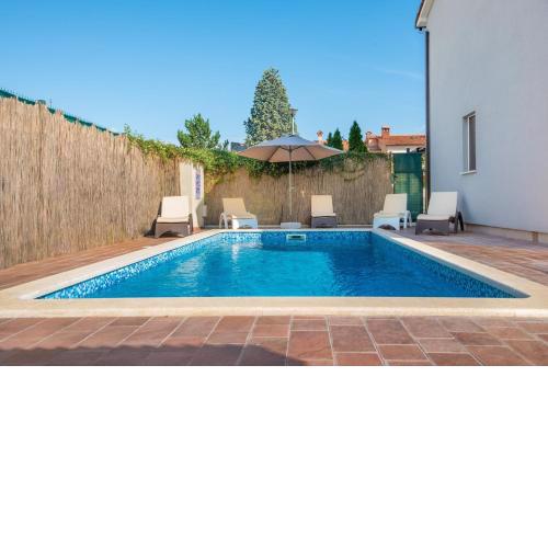 Holiday House Dora