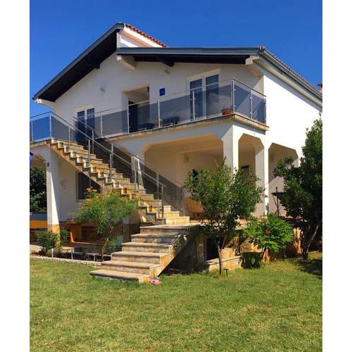 Holiday House Elashome