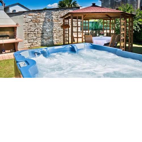 Holiday house in Buje with balcony, air conditioning, W-LAN, washing machine (567-1)