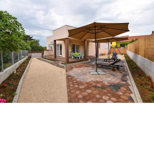 Holiday House Meri