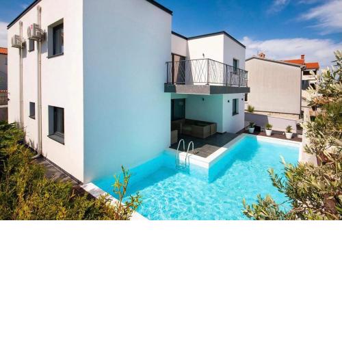 Holiday House SEAMARE II