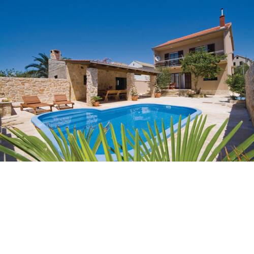 Holiday house with pool Sara