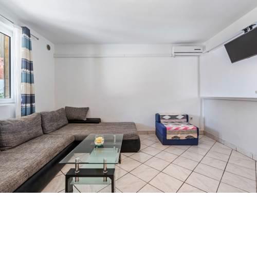 Homely Apartment in Vir with Balcony