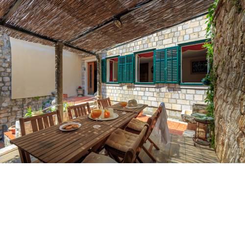 House Aquila