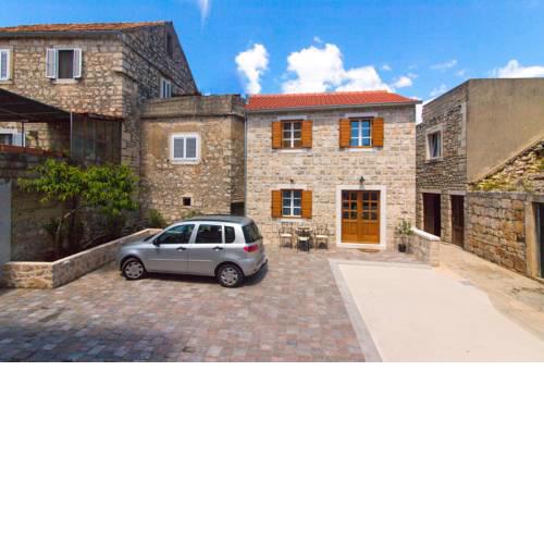 House Tia