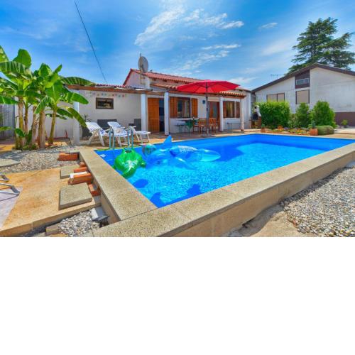 House with pool 1117