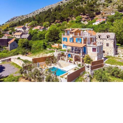 House with private pool, sauna, and gym.