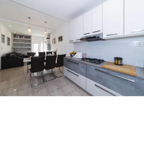 I&T family friendly apartment, free parking,free wi fi