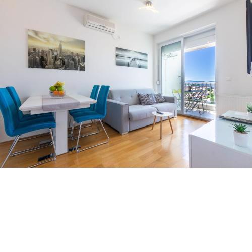 Jadran apartment with balcony and parking garage