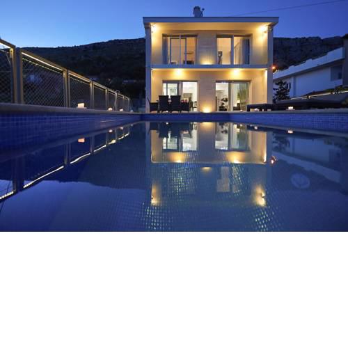 Jesenice Villa Sleeps 8 Pool Air Con WiFi