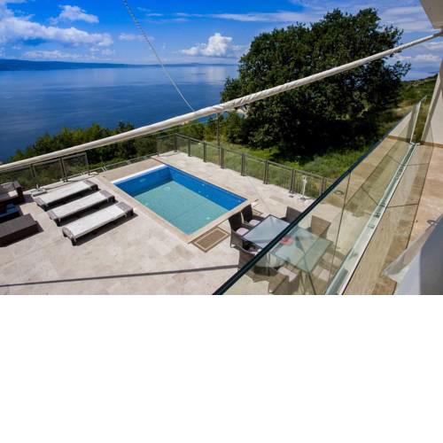 Jesenice Villa Sleeps 8 with Pool Air Con and WiFi