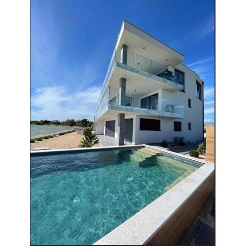 Jimmys Beach direkt am Meer mit Pool