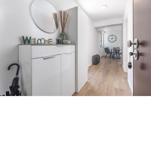 JUST RENOVATED stylish 2 bedrooms apartment only a few steps from the beach!