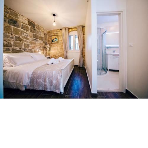 Kairos Luxury Apartment
