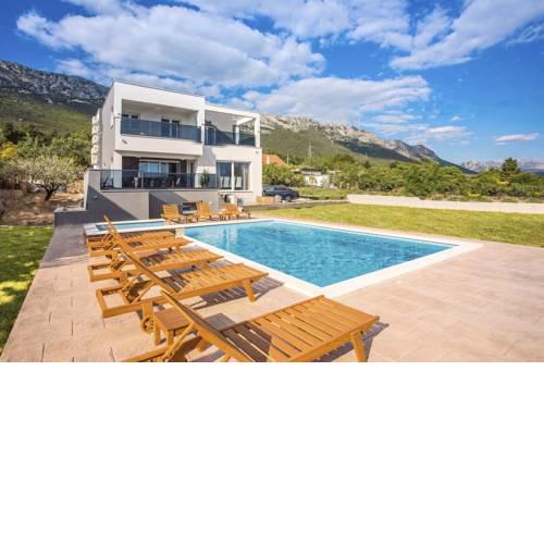 Kastel Sucurac Villa Sleeps 10 with Pool Air Con and WiFi
