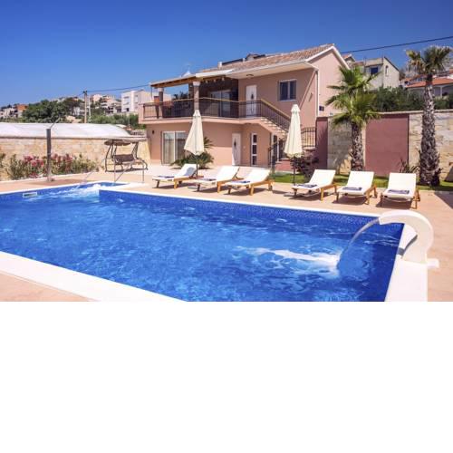 Koresnica Villa Sleeps 6 with Pool Air Con and WiFi