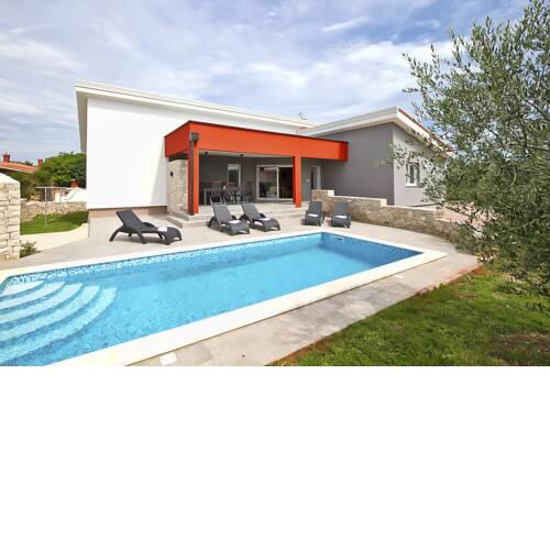 Krnica Villa Sleeps 9 Pool Air Con WiFi