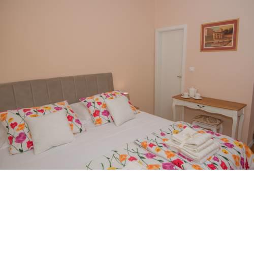 La-La Rooms