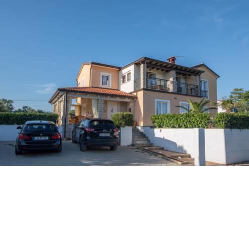 LAVANDA house with apartments
