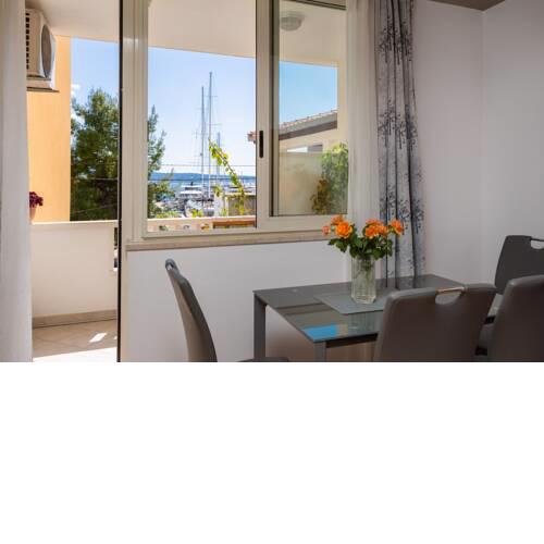 L.B. Beach Apartment