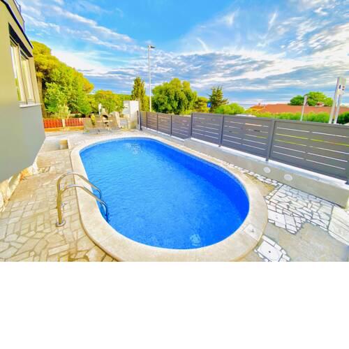 LEON - cosy studio with pool