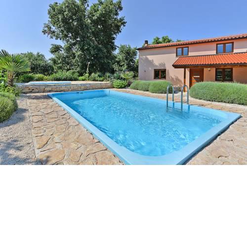 Liznjan Villa Sleeps 9 with Pool