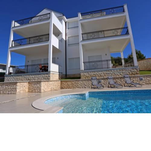 Lovely Apartment with Pool