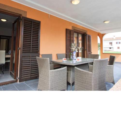 Lovely Apartment with Swimming Pool in Loborika