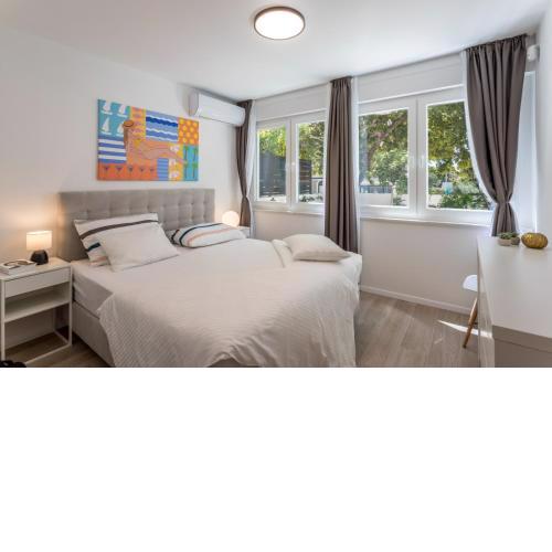 Lovely Flat with Terrace & Free Parking